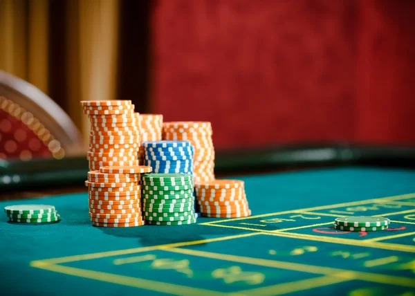 Book of Dead payout table showing symbol values and bonus multipliers